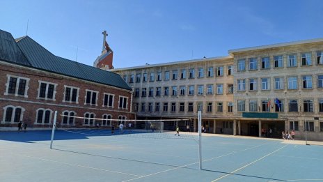 Започнаха строително-монтажните дейности в още две училища във Варна