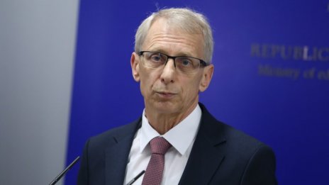 Обмисля се удължаване на учебната година за малките ученици
