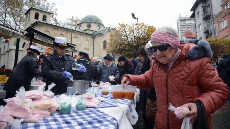 Варна отбеляза Никулден с молебен за здраве и рибен курбан (СНИМКИ)