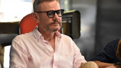 Спешно променят закони и издават визи на хора от трети страни, за да спасят сезона по морето