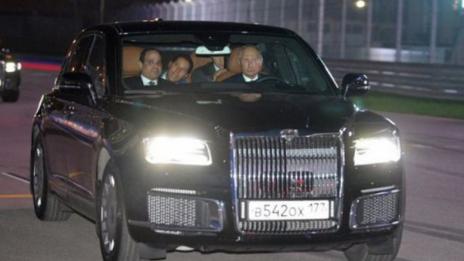 Путин повози египетския президент в новия си автомобил  