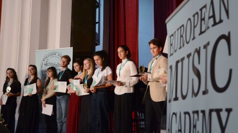 Наградиха лауреатите в Х Международен флейтов конкурс