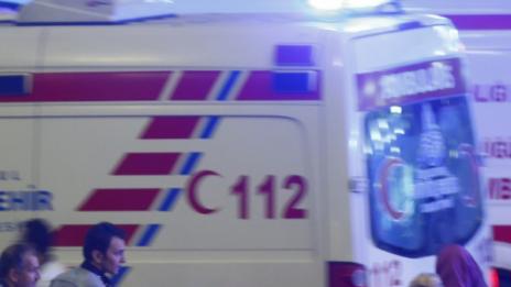 Автобус връхлетя върху спирка в Истанбул, трима загинаха