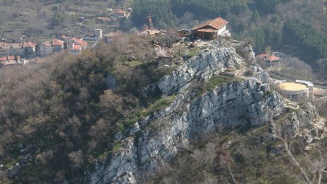 13-годишно момче падна от скала край пътя Асеновград-Бачково  