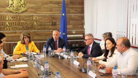 Държавата предприема спешни действия за решаване на проблема с авариралия колектор край Албена