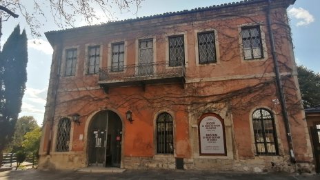 Даряват грамофонни плочи от 1906 г. на Музея за нова история на Варна