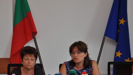 Разтворими супи, чипсове и айран със сол в училищни бюфети