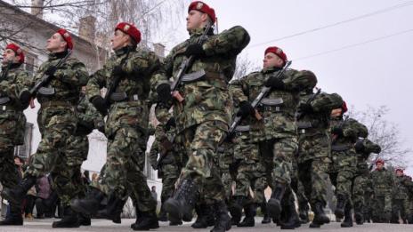 Месец живот в казармата: Хранят те, поят те… набиваш крак по 8 ч.