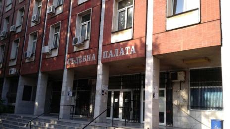 Затвор за крадла, откъснала златни обеци от ушите на дете
