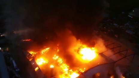 Горя предприятие за преработка на отпадъци край Пловдив