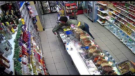 Съдят наркоман, нападал и обирал магазини във Варна