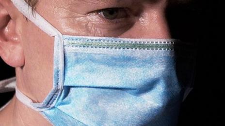 Маската вече е задължителна в закрити или на открити обществени места