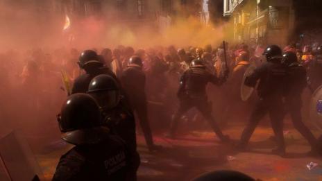 Сблъсъци между сепаратисти и полиция в Барселона  