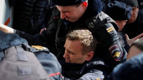 Освободиха Навални от ареста без обвинение