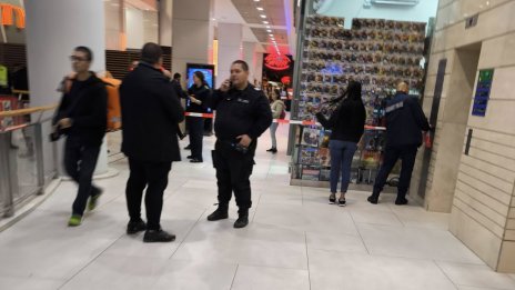 Дежурни и цивилни полицаи ще дежурят по моловете във Варна