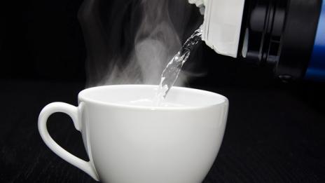 8 неща, които се случват в тялото, когато пием топла вода