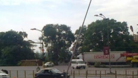 Голф нацели електрически стълб