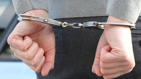 Задържаха двама за търговия с вот в Сливенско