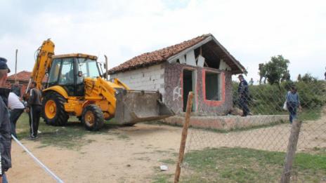 Багерите се завръщат в Гърмен, роми плашат да се палят