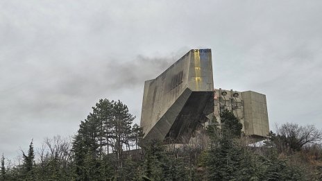 Запалиха паметника на българо-съветската дружба