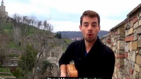 Това е реклама: Щур французин възпя царете Асен и Петър
