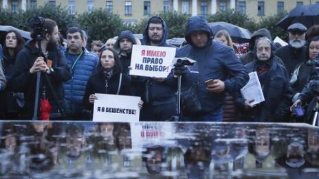 Хиляда души участваха в протест срещу изборни измами в Санкт Петербург