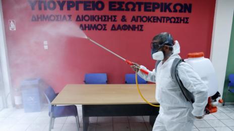 "Корона" кризата в Гърция: Отвориха хазната, раздават €3,8 млрд.  