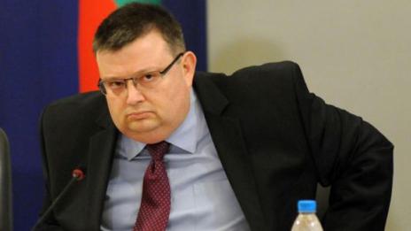Прокурор е уличен в кражба на ток и принуда за секс