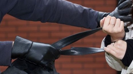 Съдят нагъл грабител, нападнал и обрал жена във Варна