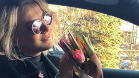 Поли Генова с пръстен. Има ли годеж?