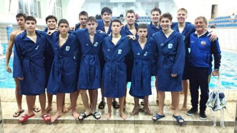 Варненският &bdquo;Комодор&rdquo; продължава победния си поход във водната топка