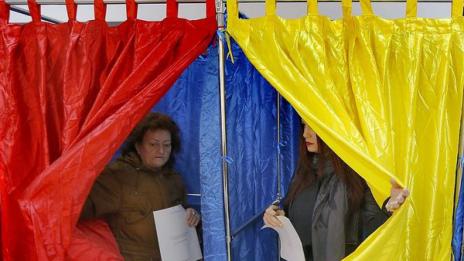 В Румъния гласуват на втори тур за президент