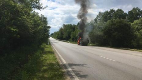 Иван Лечев се сбогува с колата си, запали се в движение  