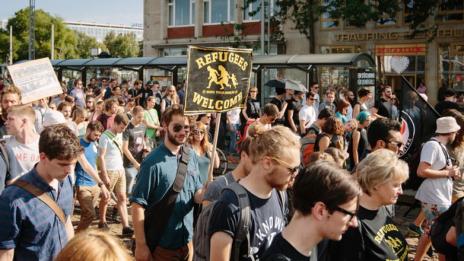 Хиляди протестираха в Дрезден в подкрепа на бежанците