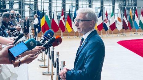 Премиерът защити розовото масло в Брюксел