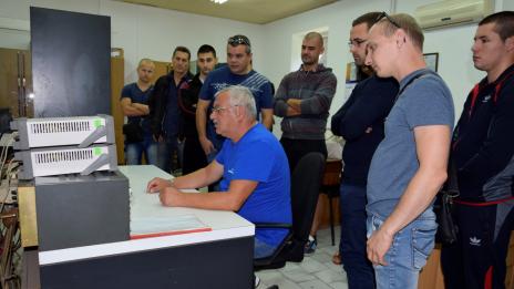 Студенти посетиха високоволтовата лаборатория на Енергото 