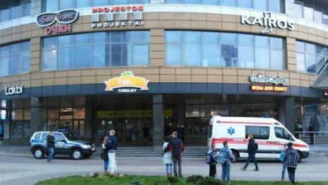 Двама обезглавиха жена в мол с бензинова резачка