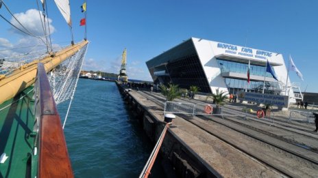 Първият за сезона круизен кораб акостира у нас