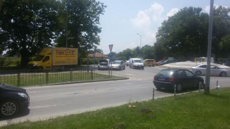 Лека катастрофа предизвика задръствания на пътя за Златните