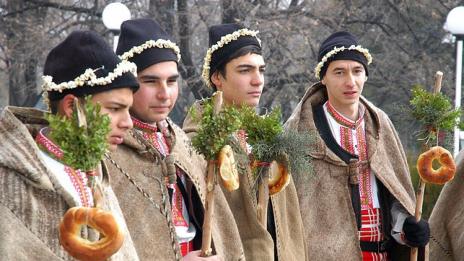 Коледарите се стягат за разходка с наричане за здраве