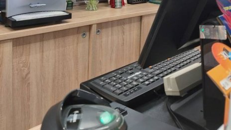 Украинец иска винетка: В б р о й и л и с к а р т а? Безумие на бензиностанция