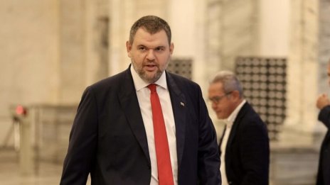 Пеевски: Вкарват партия в парламента през задния вход