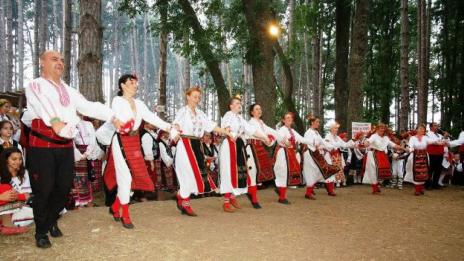 В Жеравна започна фестивалът на народната носия