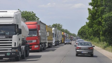 Обособяват стоянки за тирове на магистралите край Варна