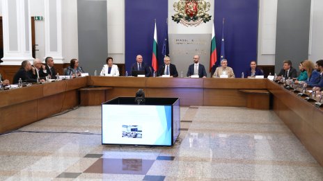 Над 50 000 деца и ученици са върнати и задържани в образователната система за 6 години