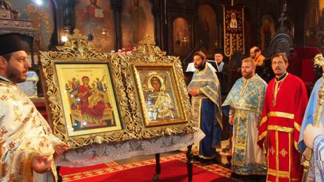 Копия на две чудотворни икони пристигат в Провадия