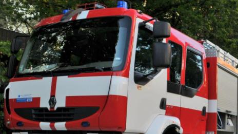 Евакуираха 15 души от горящ блок в Русе