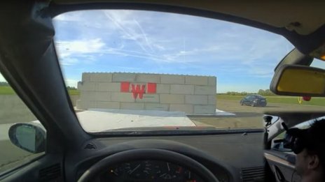 Какво става при челен удар със 150 км/ч? Ето какви са пораженията на ВИДЕО