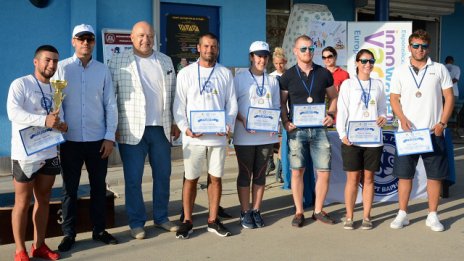 Министър Кралев награди победителите от междууниверситетска регата „Академика“