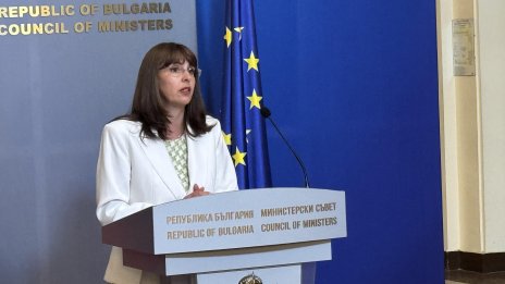 Социалният министър: Увеличаваме помощите при раждане с над 50%